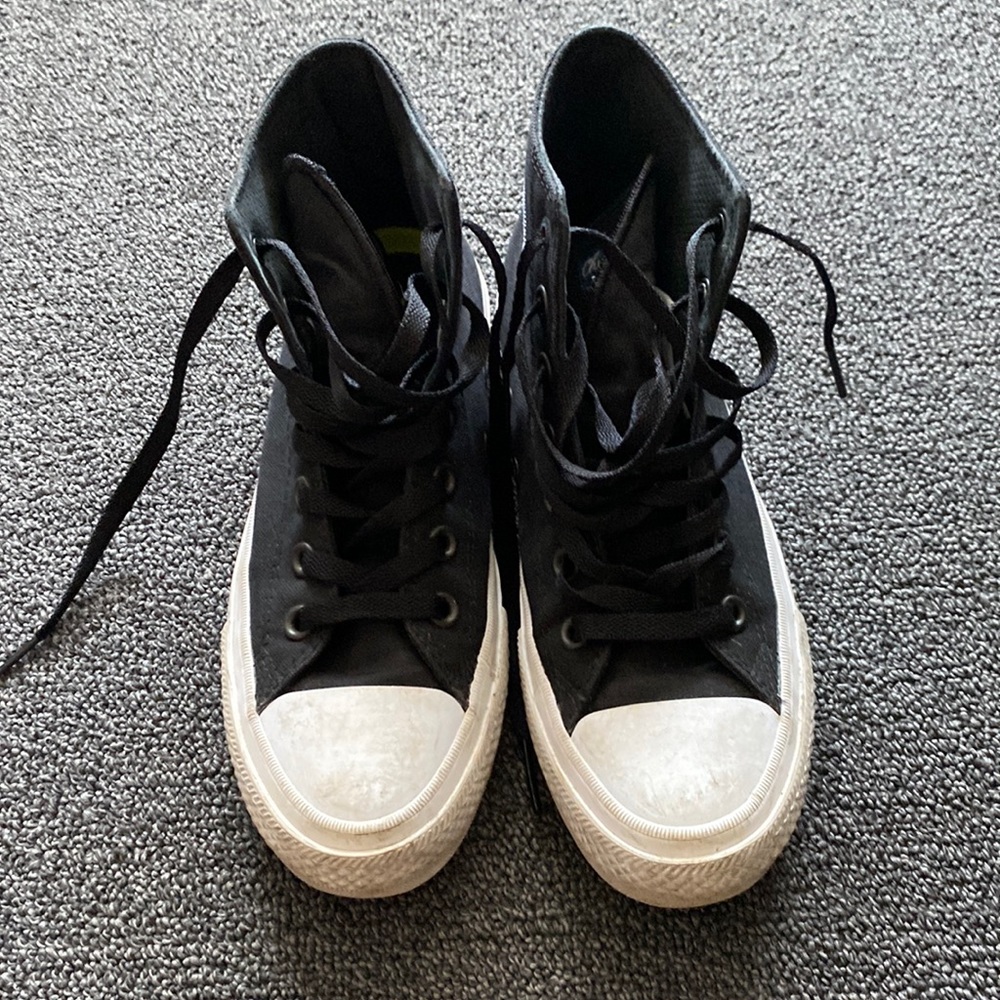 Men’s and Women’s black converse high top sneakers size 5.5/7.5 great condition